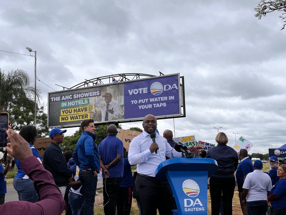Our_DA's tweet photo. 🚨 Water is a basic human right! Unlike Panyaza Lesufi, Gauteng residents can’t shower at hotels!

No one should go a single day without running water. The DA is taking action to hold the ANC accountable.

Only a DA government can put water back in your taps.

#FixDryTaps https://t.co/iw8YOs7YJO