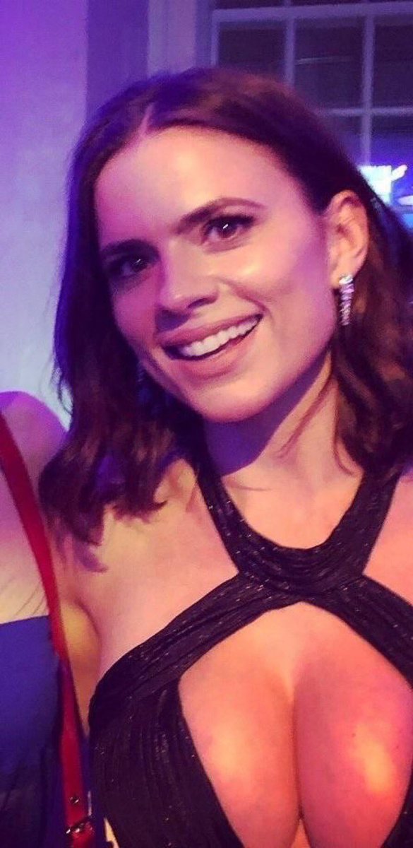 cineculture_x's tweet photo. Hayley Atwell , don’t open the full image https://t.co/lh7BVBwLcK
