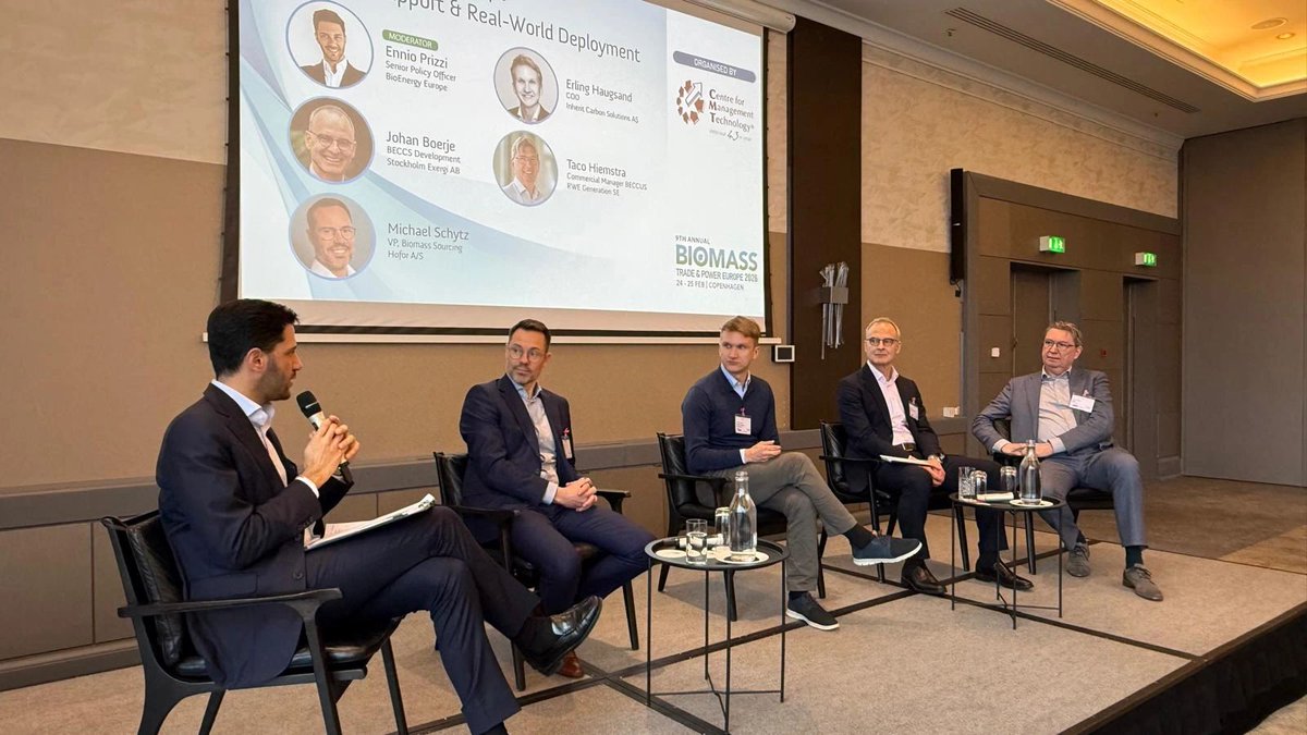 bioenergyEU's tweet photo. 🤝 Last week, #DeCarbon Copenhagen 2026 brought together global players from #biomass, low-carbon #energy and #carbonremovals 

🔗 Want to discover the key takeaways? Read our recap here: https://t.co/jstMaE69ER https://t.co/yS3LyJn1zx
