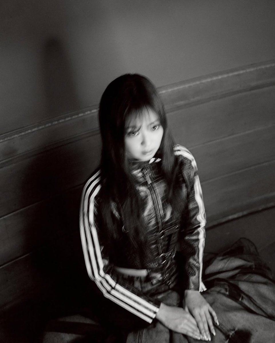 JENNIE NEWS tweet media