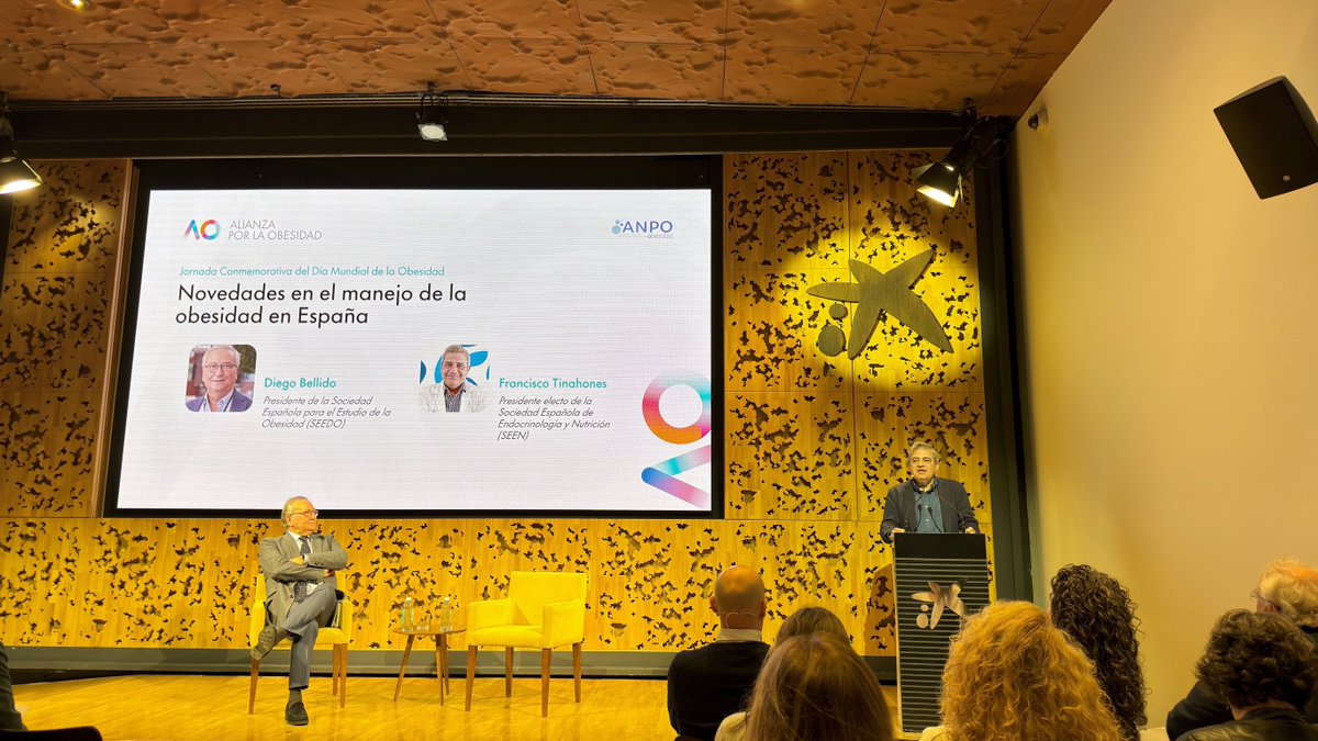 sociedadSEEN's tweet image. 🔈El presidente electo de la #SEEN @DrTinahones participa junto a @DiegoBellido2 de @SociedadSeedo en la mesa ‘Novedades en el manejo de la obesidad en España’ de la Jornada organizada por la @AlianzaObesidad ’Avances clínicos y retos compartidos para la mejora del abordaje de la