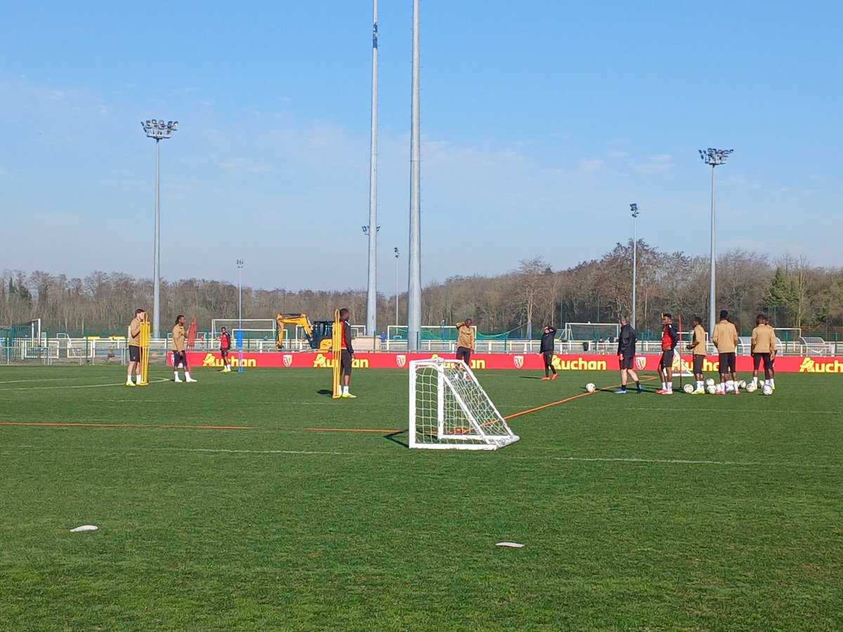 Lensois.com tweet media