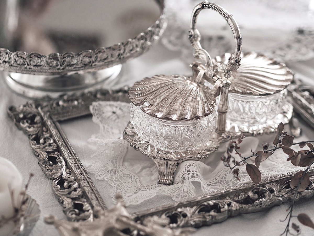 sweets_shiori's tweet image. ．
 𝐬𝐮𝐠𝐚𝐫 𝐩𝐨𝐭 . 

  シルバーとガラスが美しいシュガーポットをお迎え
  心がぎゅっとするくらいすき。