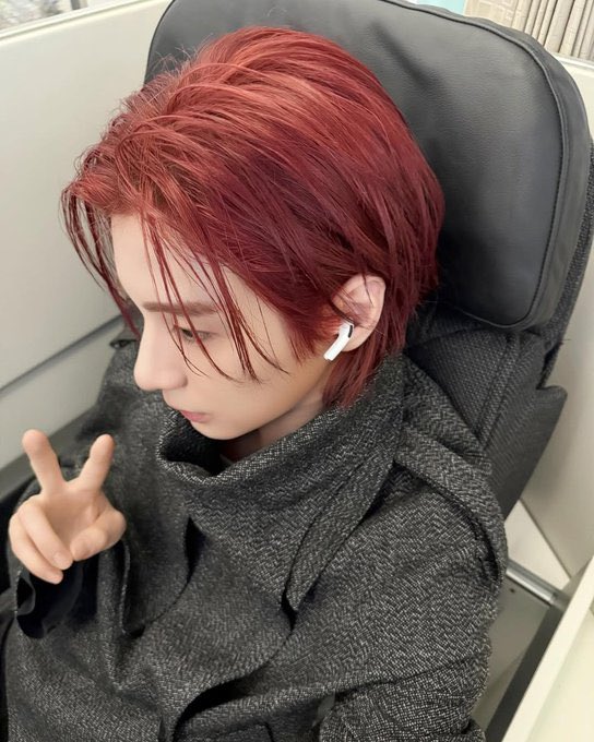 Leehanekim's tweet photo. Leaving on a jet plane to your heart https://t.co/vwjqELIlwC