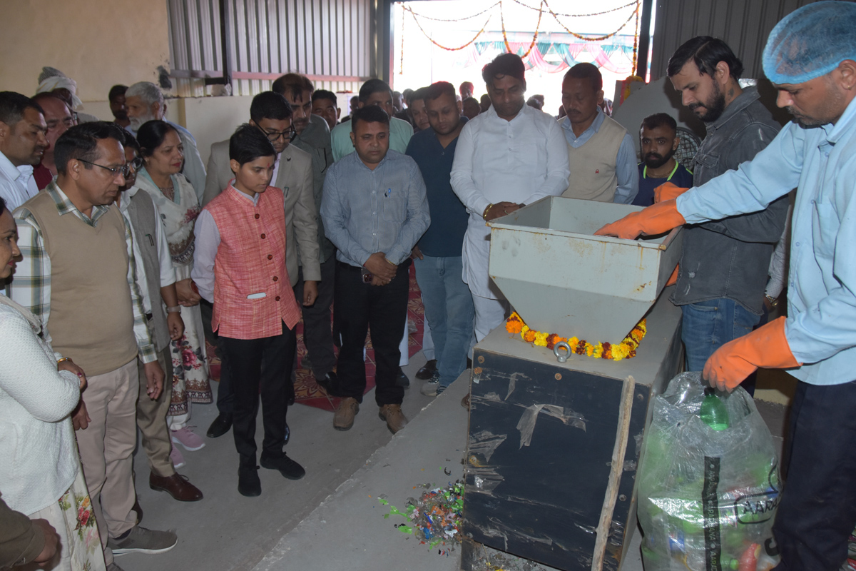 उपायुक्त प्रीति ने गांव धौड़ंग ब्लॉक जगाधरी में स्वच्छ भारत मिशन के तहत प्लास्टिक अपशिष्ट प्रबंधन इकाई का निरीक्षण किया। अतिरिक्त उपायुक्त नवीन आहूजा,  मुकेश, स्वच्छ भारत ब्लॉक समन्वयक व  पंचायत सरपंच रिम्पी के प्रयासों से सरकार ने उक्त मशीनें उपलब्ध कराईं।