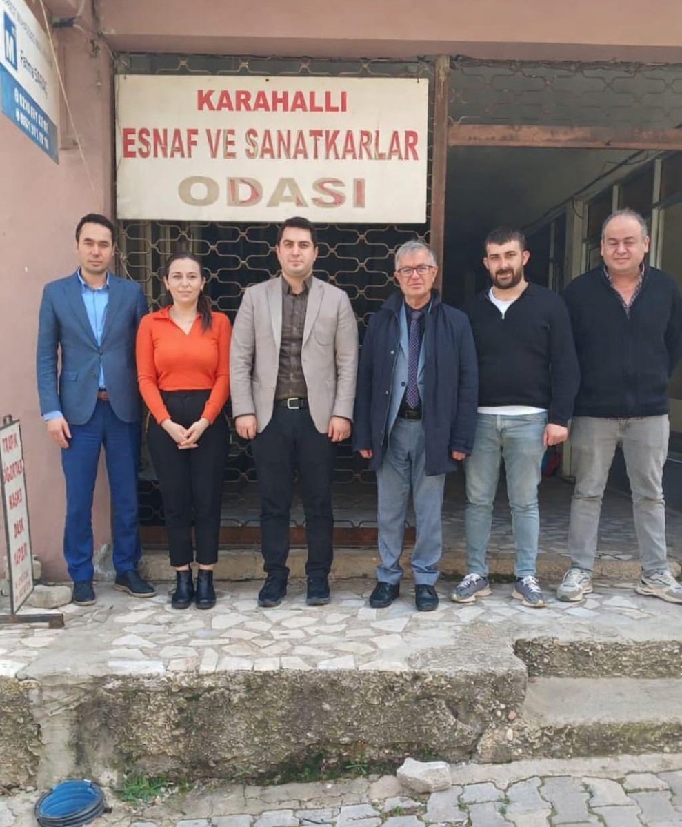 Kaymakamımız Sn. Ramazan Çelebi, Belediye Başkanımız Sn. Ramazan Karakaya ile birlikte, gerçekleştirilen seçimler sonucunda Esnaf ve Sanatkârlar Odası Başkanlığına seçilen Ülkü Karadağ’ı ziyaret etti.
Yeni görevinde başarılar diliyor, esnafımıza hayırlı olmasını temenni ediyoruz.
