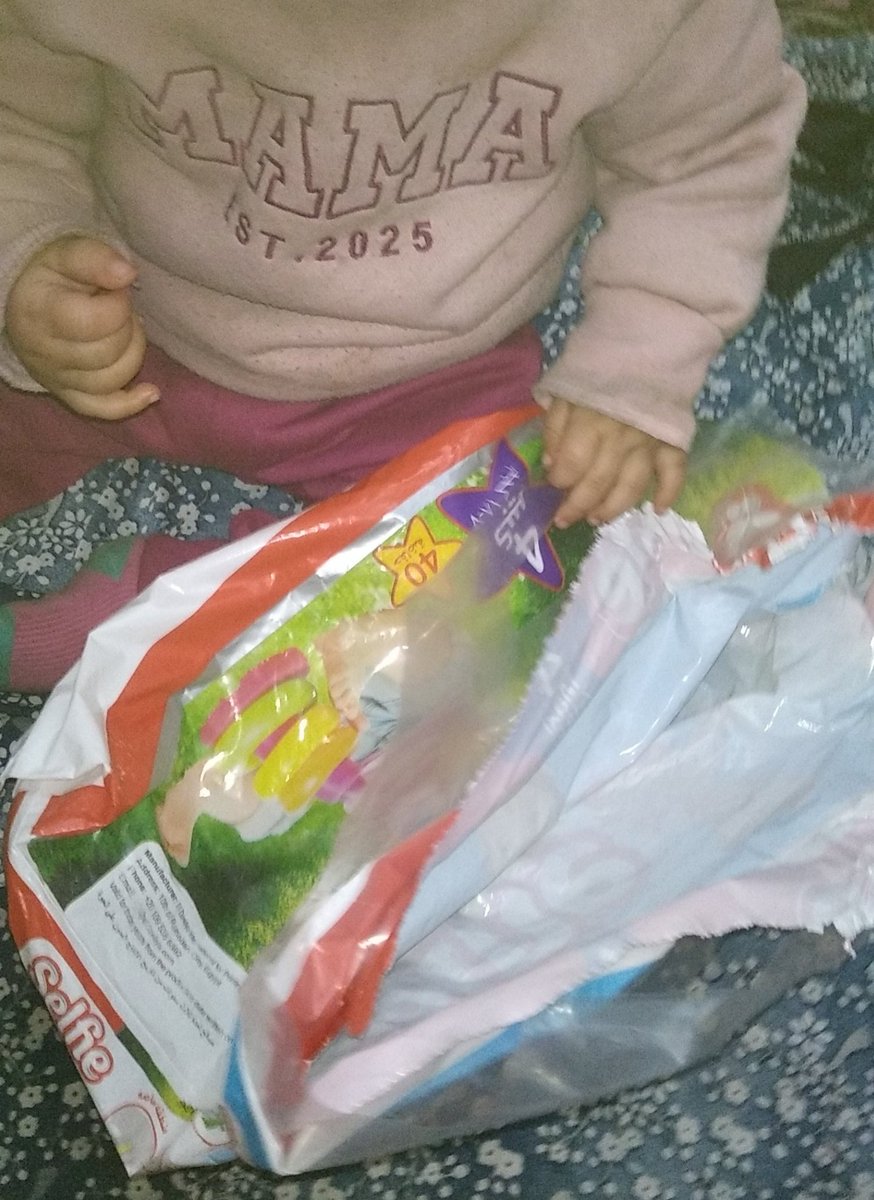 FamilyMuhanad's tweet photo. ⁉️⁉️⁉️
Pampers now costs $78! ❗❗❗
Why is it like this? Why can't I provide for my daughter's needs? Why has life become so difficult for us? What did we do? What did my child do to deserve this? 
If you have any humanity, please help us 💔😭⬇️⬇️
https://t.co/iNREe3NoxD 🥹🙏🏻 https://t.co/DUQn0UHHza