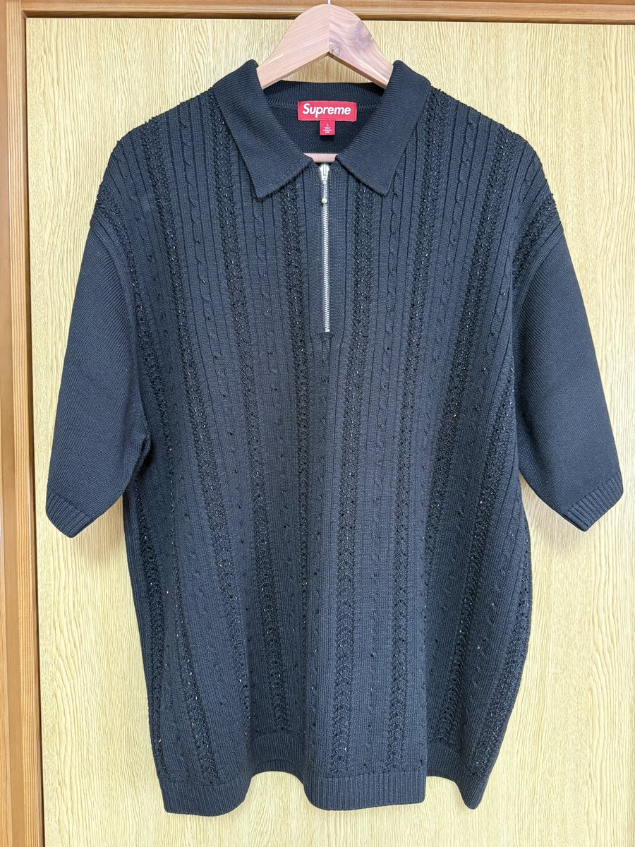 Supreme_X_Gratz's tweet image. Beaded Zip S/S Polo Sweater
Color:Black
Size:L
Price:¥26,400
思ったよりビーズのギラギラ感は控えめ。着れる季節は限られるけど、末長く使えるシンプルSupremeだと思いますわ、はい✨
#Supreme
#2026SS
#week1