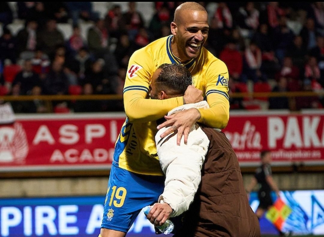 UdPasion's tweet photo. 📣 Zarpazo de Sandro: El delantero grancanario, el mejor 'fichaje' invernal de la UD Las Palmas 📝🐥⚽
Foto: @UDLP_Oficial 📷
#LaLigaHypermotion #GranCanaria #LaUnionHaceLasPalmas #PasionAmarilla #SandroRamirez
Síguelo aquí 👉🏾 https://t.co/Qmr2rPzrcL