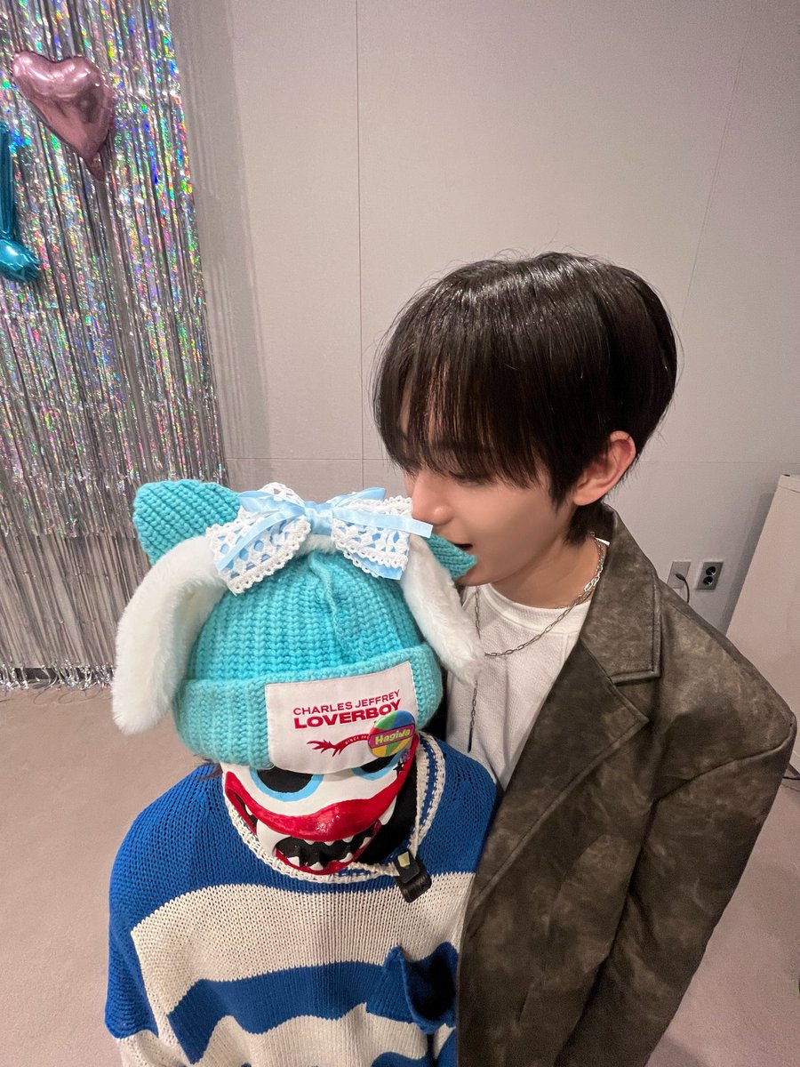 Na_lara_'s tweet photo. 오늘 하루 이거 보면서 겨우 버팀...개강 싫어요👎👎 https://t.co/E6YpZeSA53