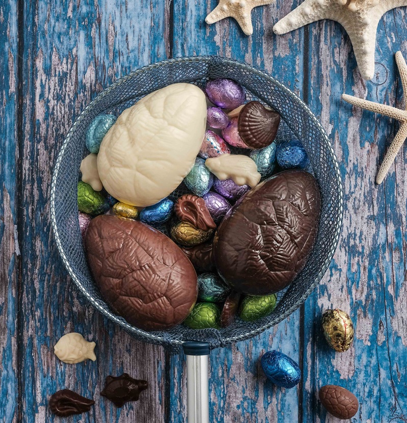 LA GRANDE PÊCHE AUX TRÉSORS CHOCOLATÉS DE PÂQUES 🎣🍫 Cap sur Saint-Jean-de-Luz ⚓🌊 : une collection inspirée de l’océan, façonnée en chocolat artisanal ✨. De précieux trésors gourmands à découvrir👉atelierduchocolat.fr/fr/39-chocolat… #chocolatpaques #chocolatbasque #paques2026 #cotebasque