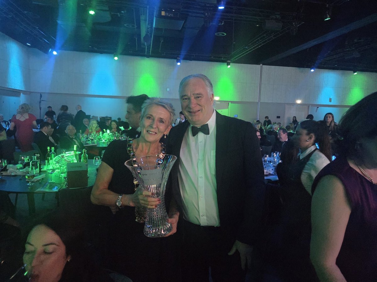 Submit.com tweet media