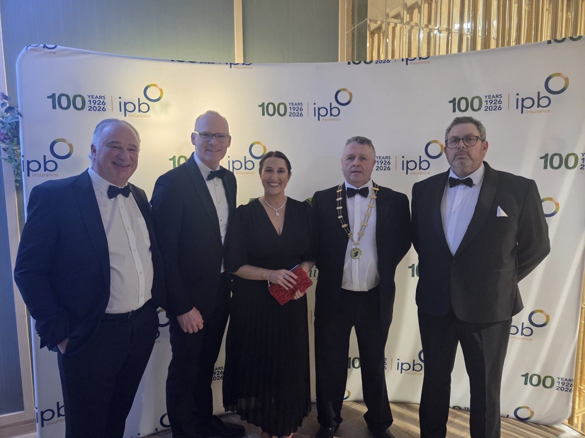 Submit.com tweet media