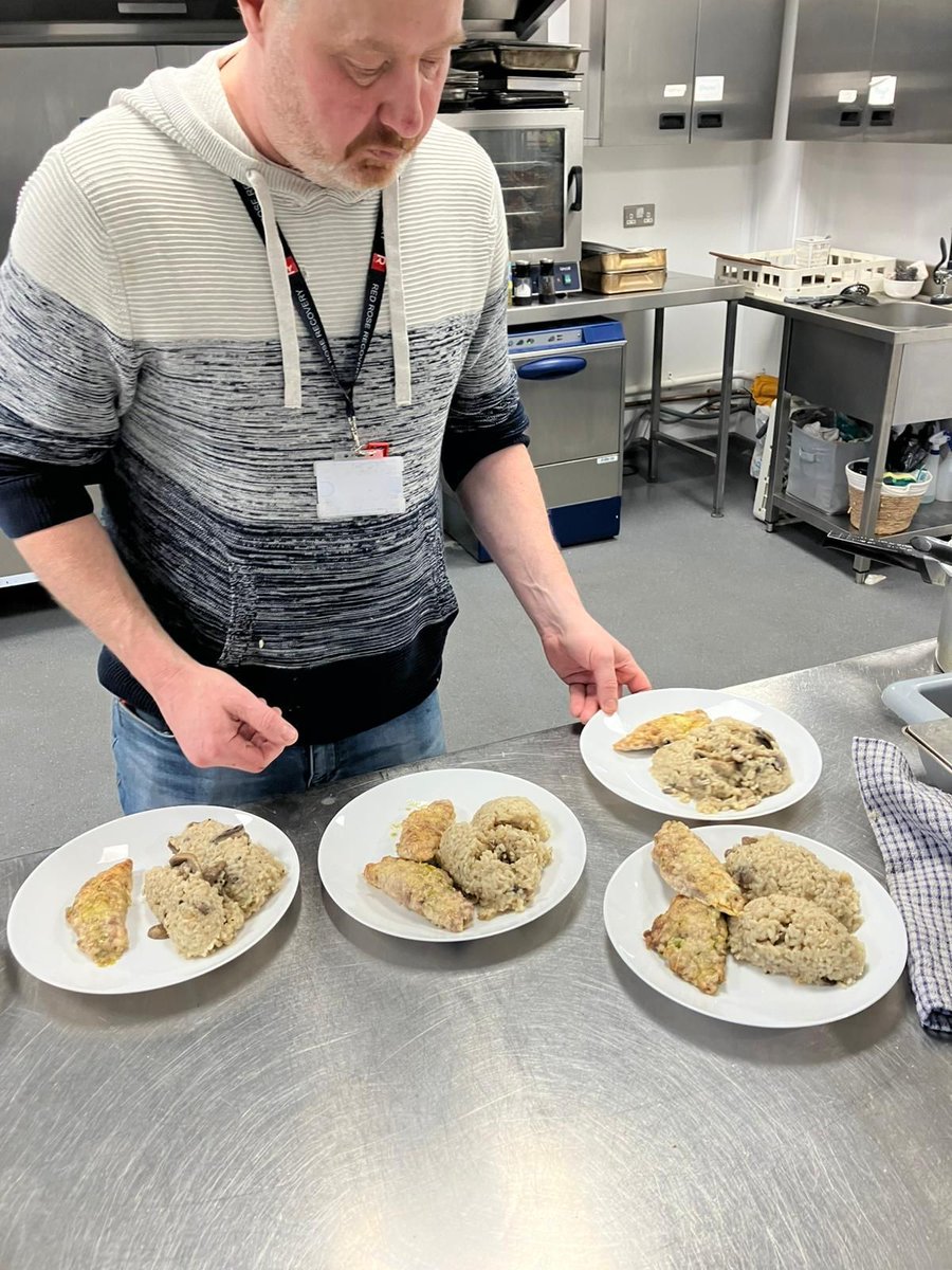RRR_LUF's tweet image. One Pot Cooking 🍲🔥

Another great session with Roots Community’s One Pot Cooking group. Lots of chopping, stirring, learning new skills and sharing food together. Simple ingredients, great teamwork, and plenty of laughter along the way.

#RootsCommunity #RedRoseRecovery