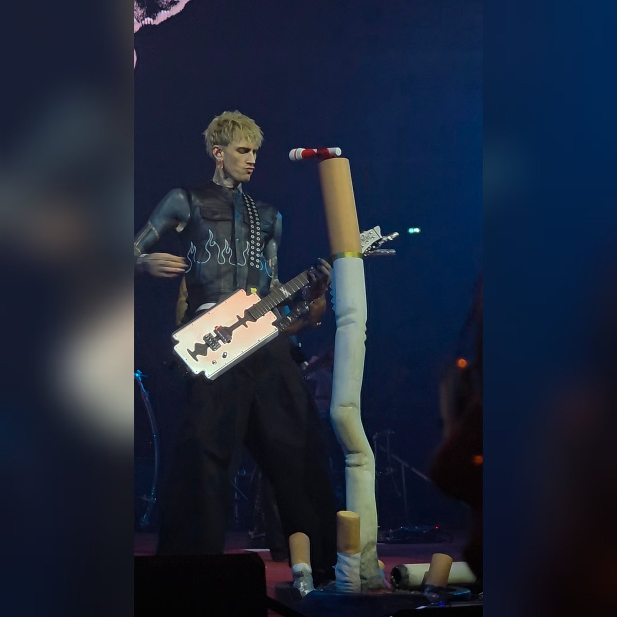 Red_DiablHoe's tweet photo. 🇨🇵 Paris - 27/02/26  #MGK #LostAmericanaTour https://t.co/kaXXfyqg8o