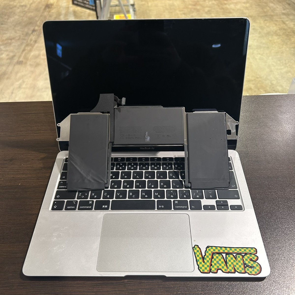 smartcool_momo's tweet photo. MacBookのバッテリー交換は当店へ！｜データそのまま修理

https://t.co/v82KegVgWR

#iphone #android #nintendoswitch #applewatch #ipad #ipod #macbook #修理 #MOMO #京都府 #京都市 #伏見区 #iphoneケース #アイフォン https://t.co/4y7iDAhhkP
