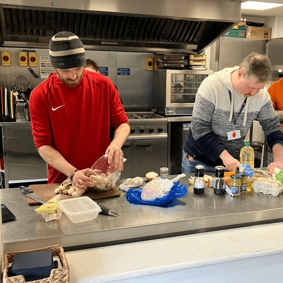 RRR_LUF's tweet image. One Pot Cooking 🍲🔥

Another great session with Roots Community’s One Pot Cooking group. Lots of chopping, stirring, learning new skills and sharing food together. Simple ingredients, great teamwork, and plenty of laughter along the way.

#RootsCommunity #RedRoseRecovery