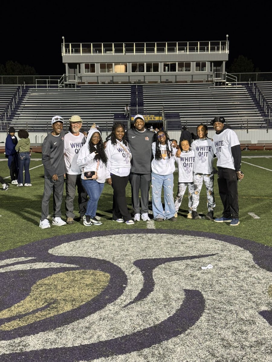 T_Wilson11's tweet photo. Long journey, but with the love and faithfulness of family, it’s been a joy. Nothing like family. Nothing like God’s blessings.
#TerranceIsThankful
#Family
#HateAverage
#FearTheStreak
#52 https://t.co/v4TB422Mal