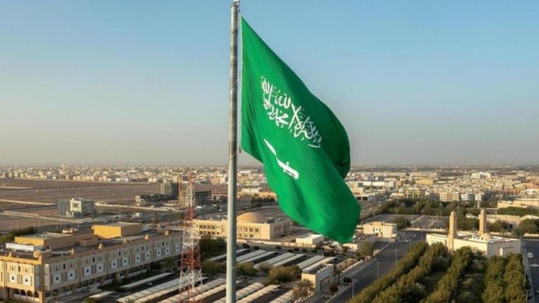 الكاتبة هيا الدوسري tweet media