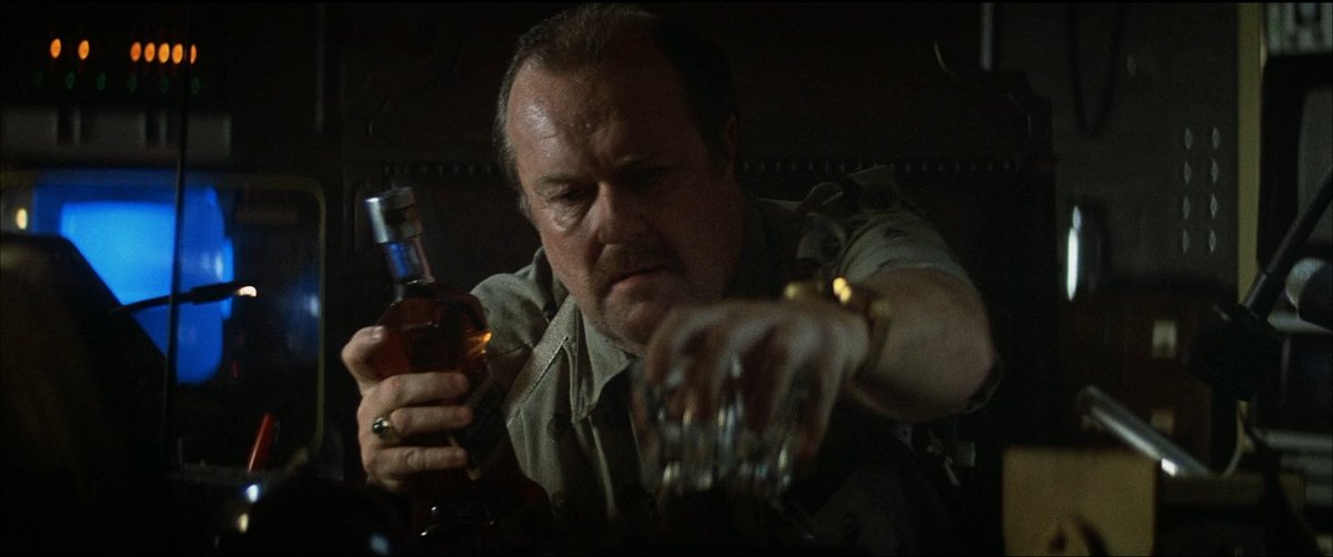 MARINES1911's tweet image. ブレードランナーでブライアント警部のデスクに置かれていたショットグラスも、すでに特定済み
ここまで細かいプロップが判明しているのは、先駆者マニアの執念と探究心のおかげですね
劇中アイテムを少しずつコレクションできるのが本当に嬉しい
#ブレードランナー #BladeRunner