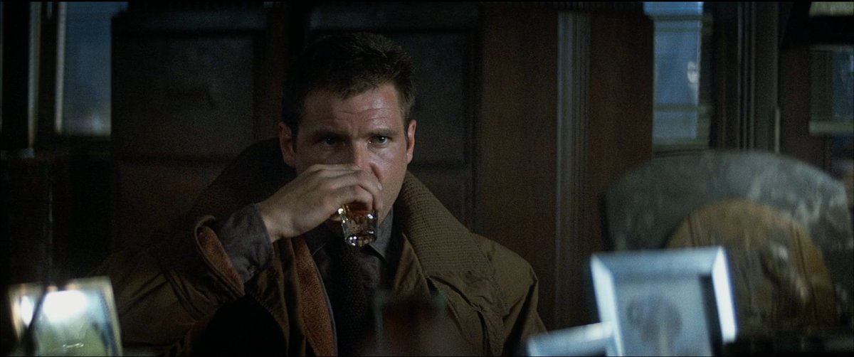 MARINES1911's tweet image. ブレードランナーでブライアント警部のデスクに置かれていたショットグラスも、すでに特定済み
ここまで細かいプロップが判明しているのは、先駆者マニアの執念と探究心のおかげですね
劇中アイテムを少しずつコレクションできるのが本当に嬉しい
#ブレードランナー #BladeRunner