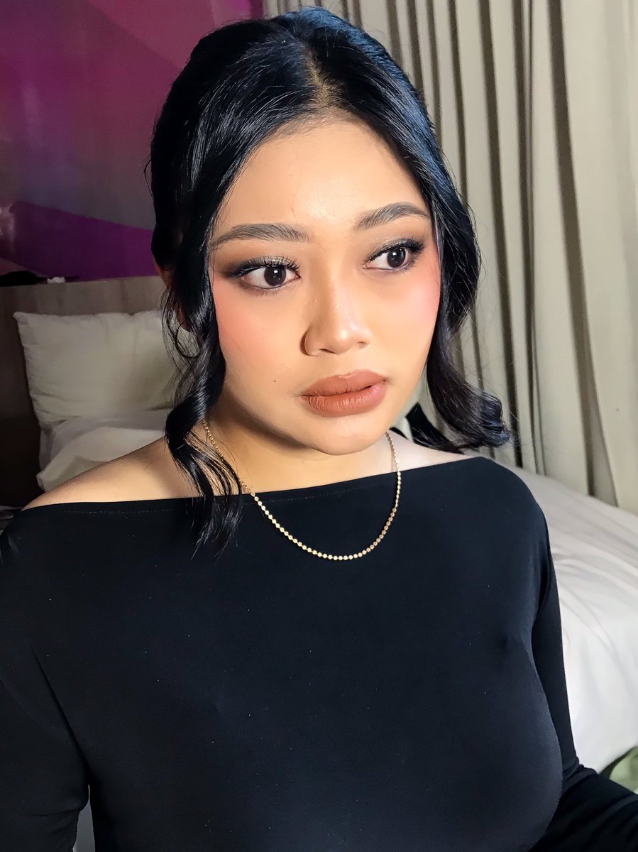 aicneliv's tweet photo. yang lagi cari MUA aku masih banyak slot yg avail hayukk makeup di akuu dijamin hasilnya BAGUSS dan harga AFFORDABLE ✨✨ 

📍Jakarta setalan - Depok  

#zonauang #wts #MUA #jakarta #jaksel #depok #hairstylist #graduation #bridesmaid #makeupartist https://t.co/eQn4TLIiMi