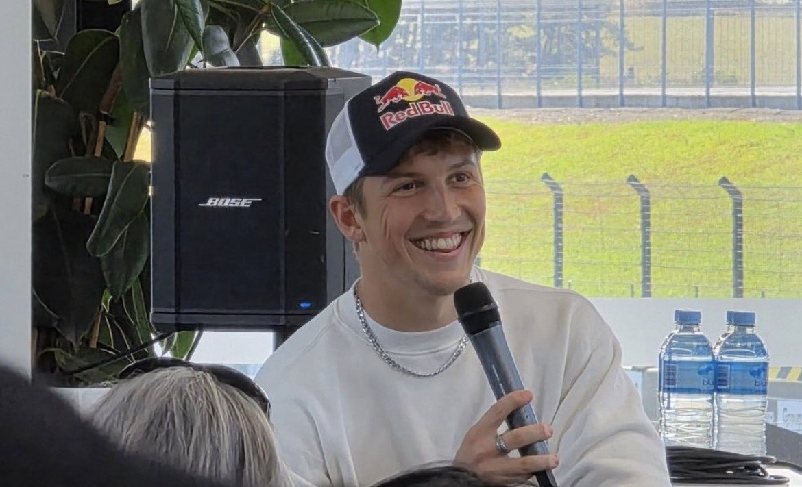 bee³⁰ tweet media