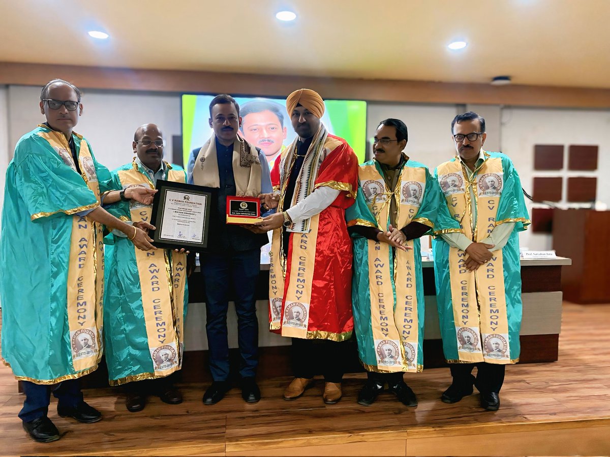 CVRAMANFOUNDAT1's tweet photo. Prof. Tushar Subhadarsan Mishra, Professor and HOD, General Surgery, AIIMS Bhubaneswar receives BIGYAN PRADEEP for 2026. https://t.co/Cw6S9lobhg
