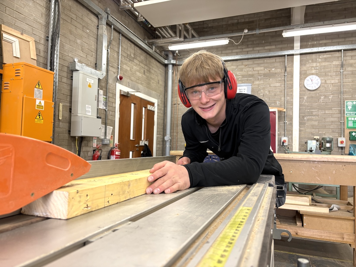 ๐๐ผ๐ฟ๐ฑ๐ฒ๐ฟ๐ ๐๐ผ๐น๐น๐ฒ๐ด๐ฒ tweet media