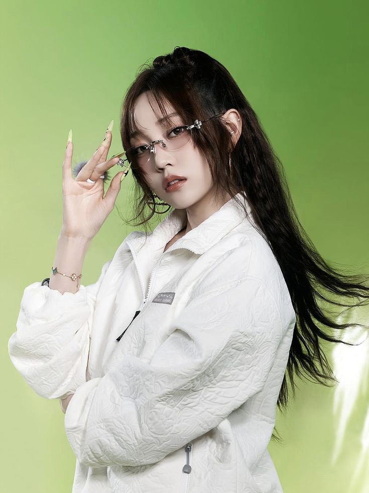 Youngseo France tweet media