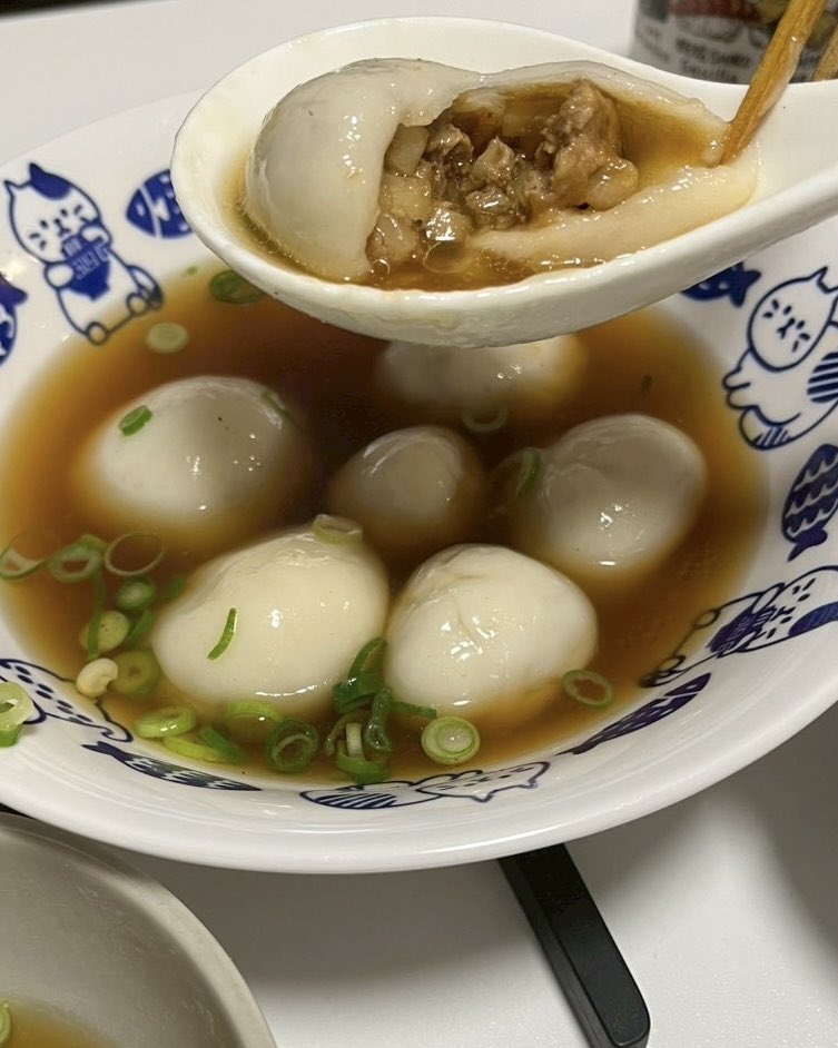 zenmebang's tweet photo. 元宵節なので浙江省西部で食べられている咸汤圆を作ってみました🧑‍🍳

餡は豚肉・大根の塩揉み・豆腐干　もちもち水餃子に近い感じ
浙江省では節句に限らず普段も食べるらしく、社食で提供されていた思い出の味です
#お家でガチ中華 https://t.co/vJiqfZsNYd