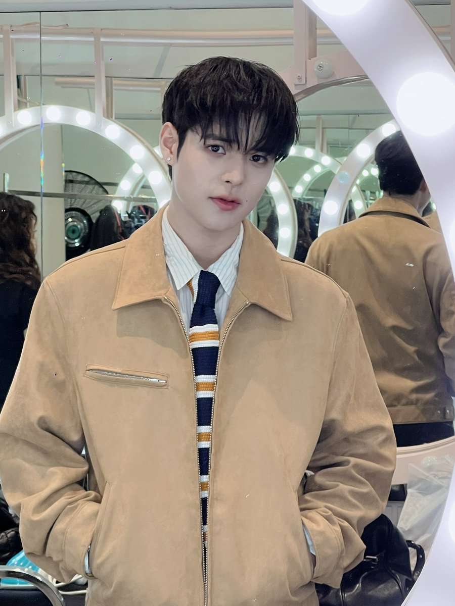 NewsinfinityEN's tweet photo. ✨💼 SUMMER & LIFE STYLE BY DEVY 💼✨
@poon_mit12
💖🌟
POON WITH DEVY
#DevyXPoon
#NewsinfinityEntertainment
#poon_mit12 #มิตรของปูน https://t.co/uDi5HF5lDh