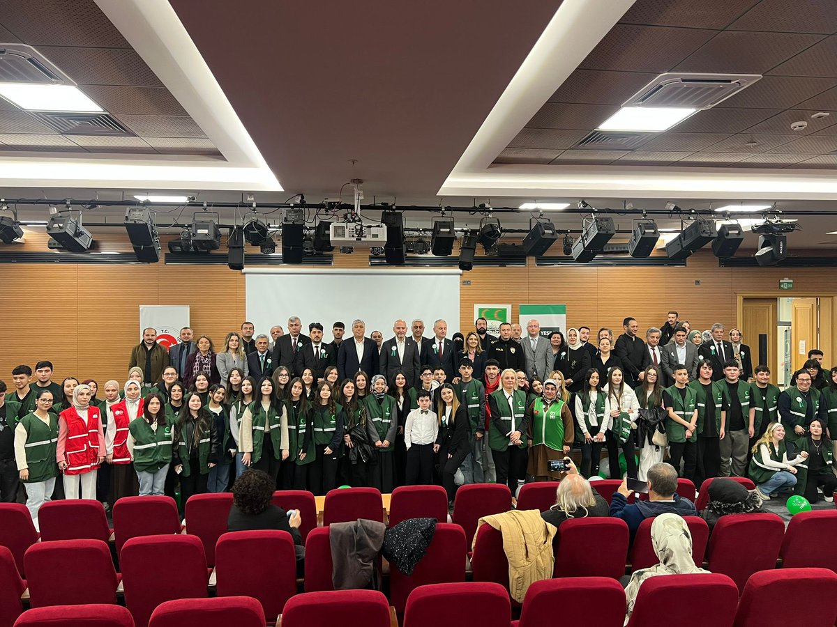 Gaziosmanpaşa Yeşilay’ın düzenlediği “Beni Dinler Misin” ödül törenine, Gaziosmanpaşa Kaymakamımız İskender Yönden ile birlikte katıldık.

Gençlerimizin bilinçlenmesine ve bağımlılıkla mücadeleye katkı sunan bu anlamlı programda emeği geçen Gaziosmanpaşa Yeşilay Başkanı Elif