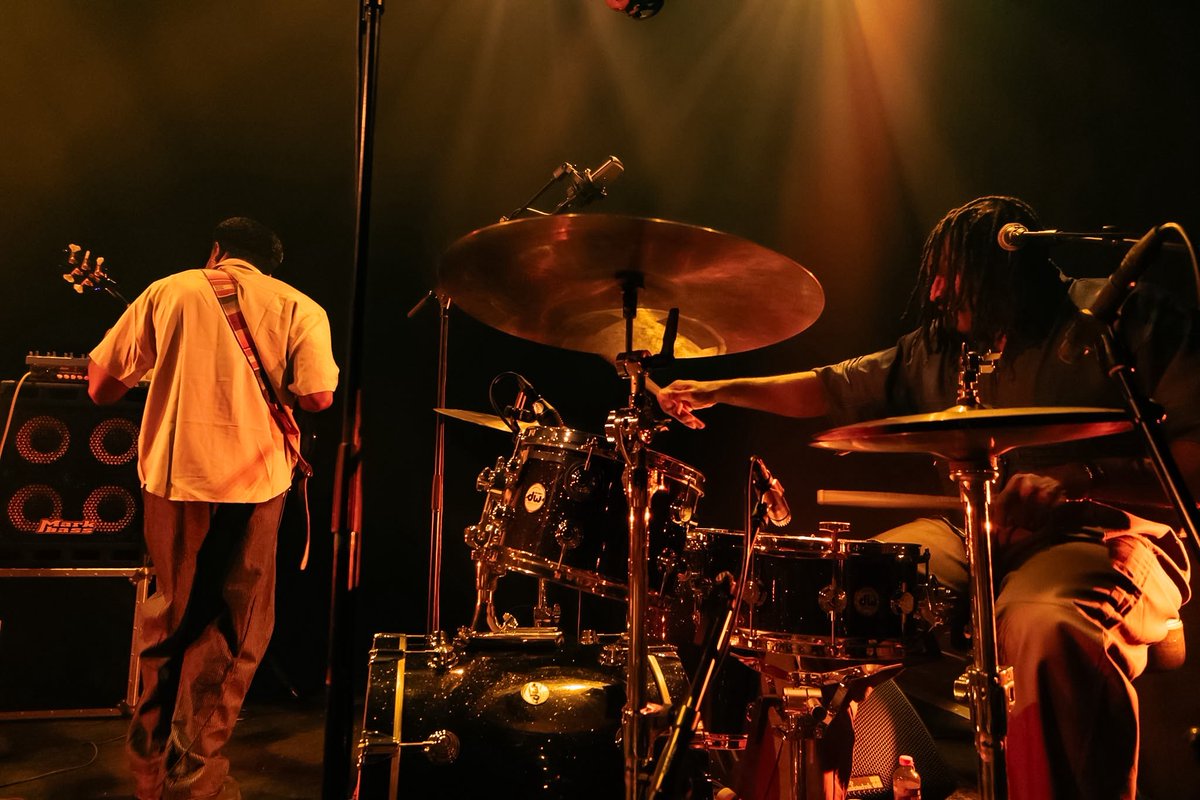 The Cavemen. tweet media