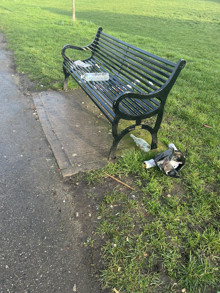 Junctionmum1's tweet photo. @Merton_Council  any chance you could stick a bin next to each new benches, this is a daily occurrence left by local drinkers, the new clothes recycling bins are off to a kak start to #mertoncouncil #figgesmarsh https://t.co/LyVIwvlq1x