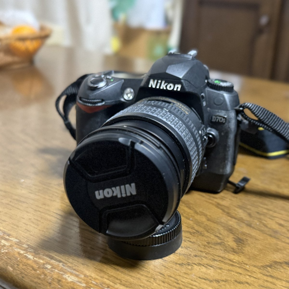 叔父の使ってたNikon D70s 貰ったものの バッテリーチャジャー無し