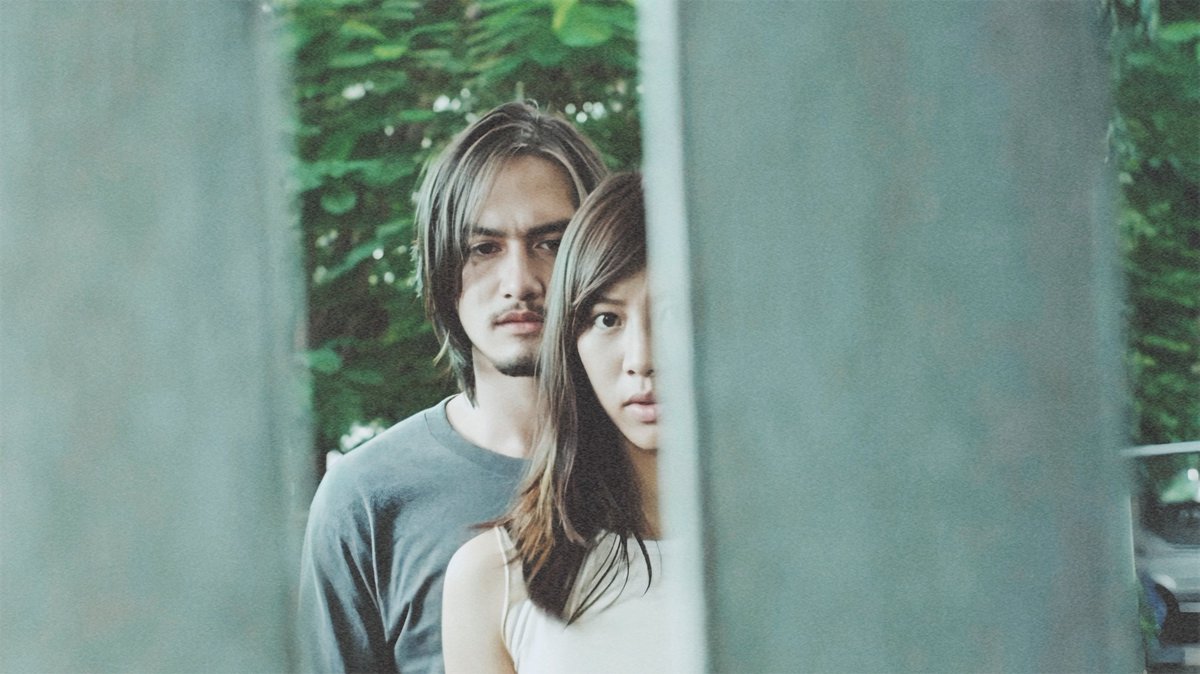 mrcreepyposta's tweet image. THE “FIXED” ENDING
The remake changes the ending just enough to make it hurt more.
2004 was about being alone. 2026 shows a deeper “bond” between the victims. It makes the final reveal feel like a planned trap rather than just a haunting. 👯‍♀️
#HorrorMovies #IndoHorror #KHorror