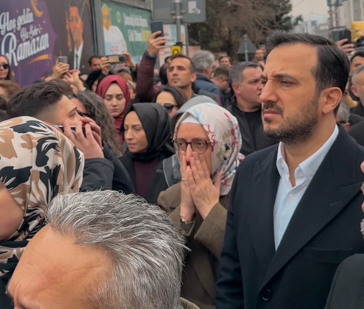 Menfur bir saldırı sonucu görevi başında şehit edilen Fatma Nur Çelik öğretmenimizi son yolculuğuna uğurladık. Kabri nur, mekânı cennet olsun.

📍Çekmeköy