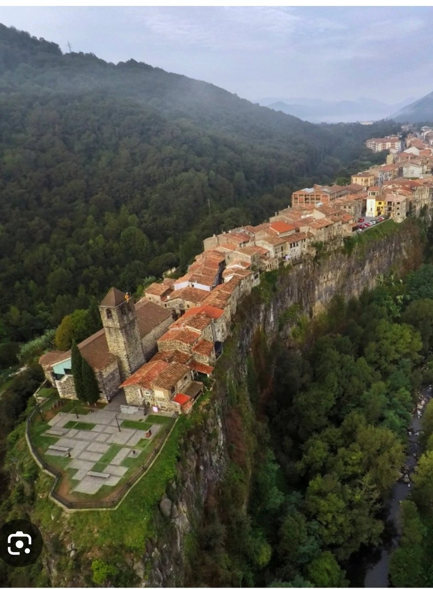 carmesolerm's tweet photo. @NaturPictures #Castefullit de la Roca
#garrotxa #Catalunya https://t.co/DquILuE4Im