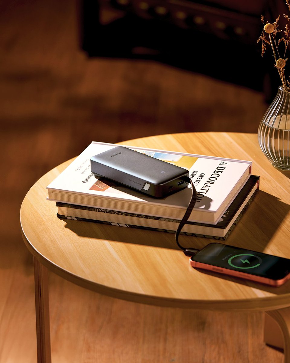 UGREENOfficial's tweet image. Whether you're traveling light or bringing your laptop #UGREEN has you covered. With both a 45W and 145W #powerbank with a built in USB-C cable you can keep everything charged without worrying about forgetting your cable
45W amzn.to/3NDOZ9g
145W amzn.to/45Er5Am