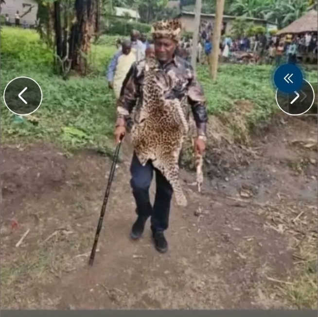 jeanneshaba's tweet photo. FORUM National des affaires coutumières: Plusieurs BAMI du Nk et sud siku  parmis ceux qui participent a ce forum à KINSHASA force à vous chers majestés, c'est pour vous l'occasion d'exposer les calvaires qu'ont vécus nombreux de vos collègues durent cette guerre. https://t.co/fcJMmQAKVw
