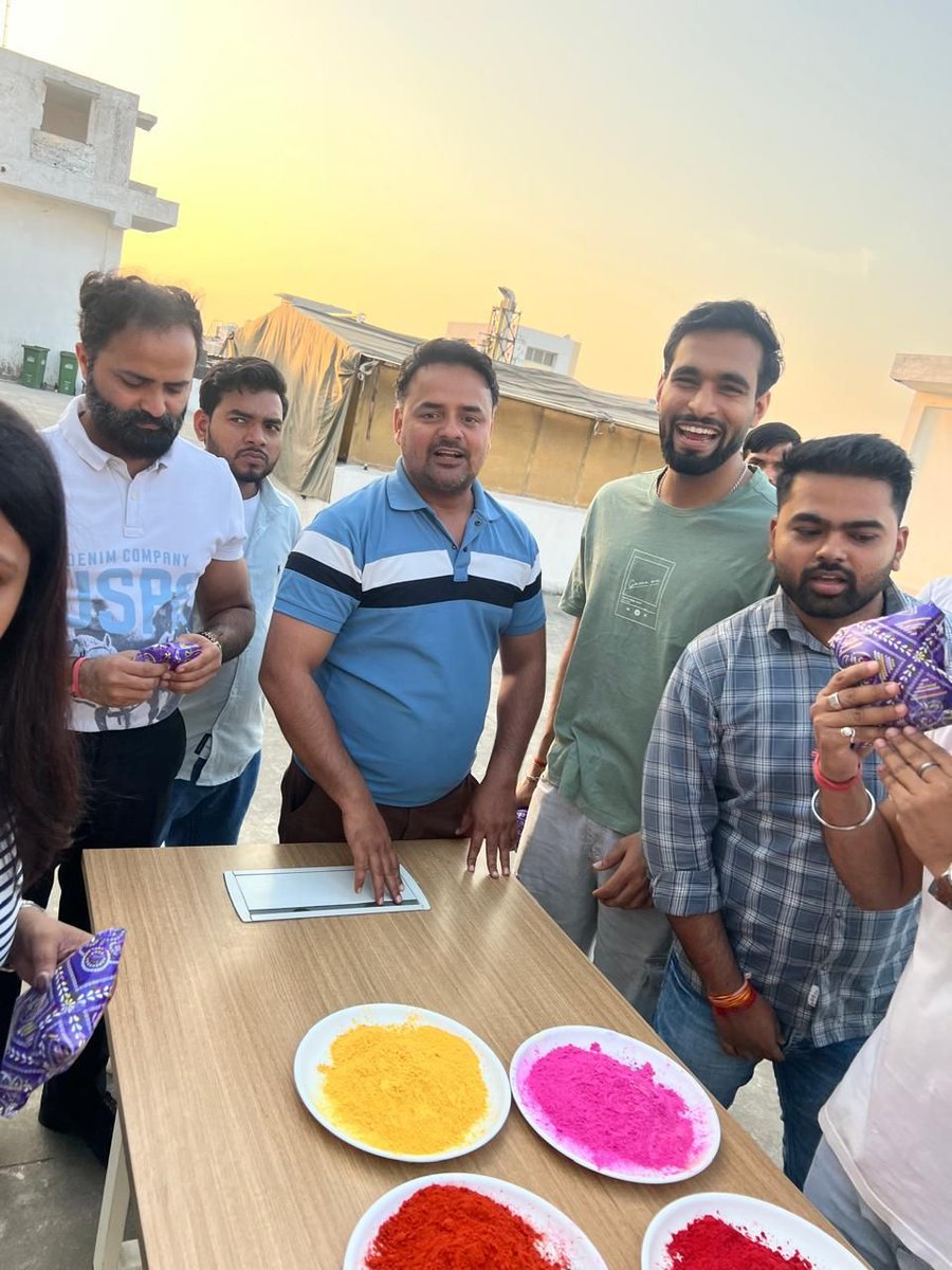 gxgroup_eu's tweet photo. Celebrating colors with our vibrant team! 🌈✨
Holi reminds us that true strength lies in unity, positivity, and the bonds we share beyond work.

#HoliCelebration #TeamSpirit #WorkplaceCulture #GXGroup https://t.co/bS8zM38INy