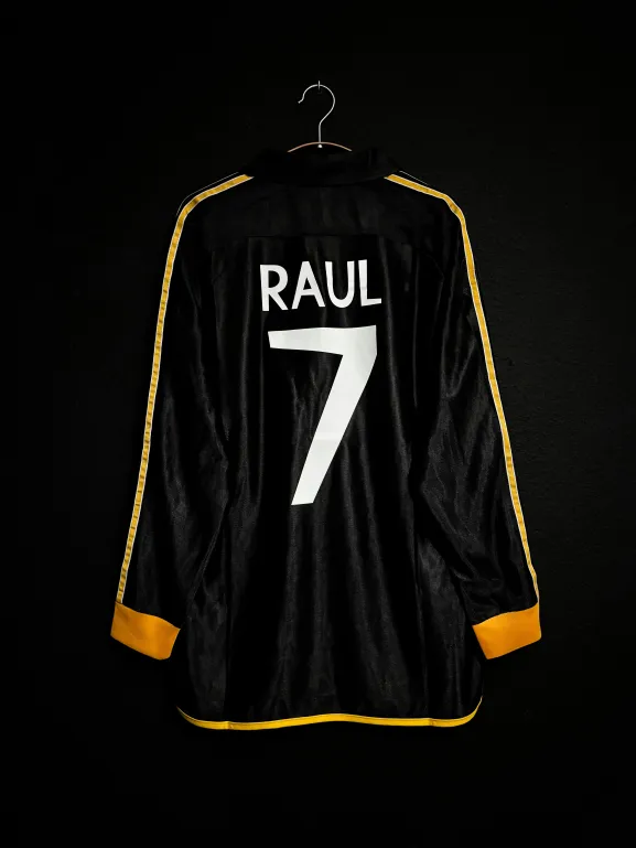 Raul Gonzalez Real Madrid 1999/2000 Away Longsleeve Shirt
 If you want to buy the same item, please see here.👉👉adjersey.com