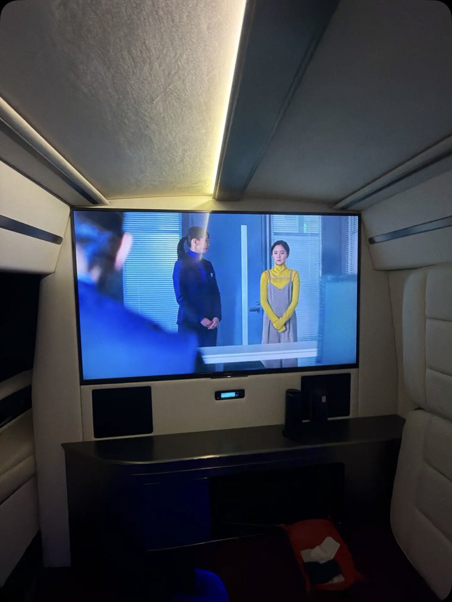 🤍GACKT BeReal #171

"I'm back in Tokyo. A meeting just done."