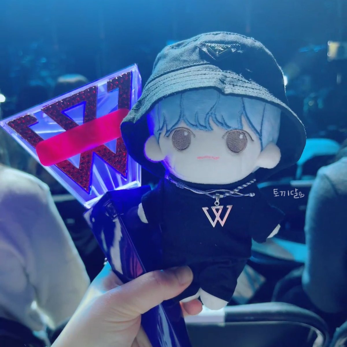 S2aurora_4's tweet photo. 강승윤 서울콘 순도 백퍼센트 공연💙

#위너 #강승윤 #YOON 
#WINNERDOLL #강베리
#PASSAGE2_CONCERT_TOUR https://t.co/eHTL7jKLKL