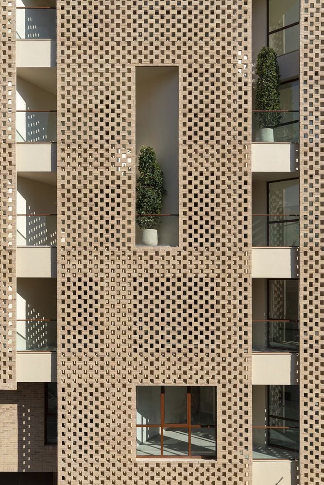 The attention to detail with Iranian brickwork 🧱 >>>