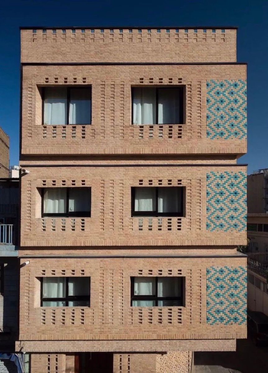 vangeorgh's tweet photo. The attention to detail with Iranian brickwork 🧱 >>> https://t.co/p6c6ZPxlK6