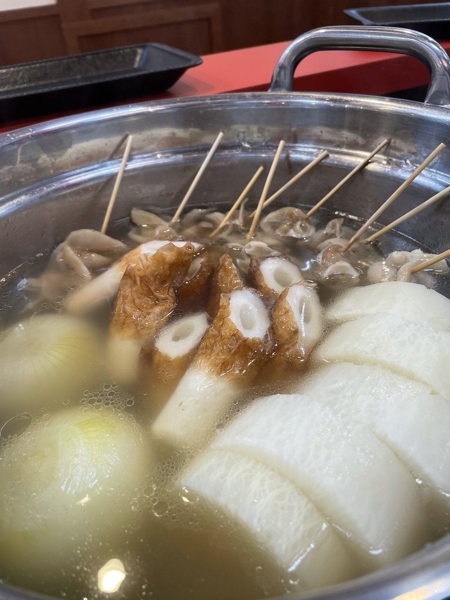 happoutei's tweet photo. 3月3日（火）こんばんは
本日、おでん作りました✨

-大根
-玉ねぎ
-ちくわ
-白もつ
-牛すじ

数量限定なので、無くなったらごめんなさい🙏🙇‍♂️

来週から本格スタート、
夏でもおでん🍢
目指してます☺️

本日もよろしくお願いします‼︎

#おでん #酒場 #餃子 #出汁割り https://t.co/x5NiAuQR2w