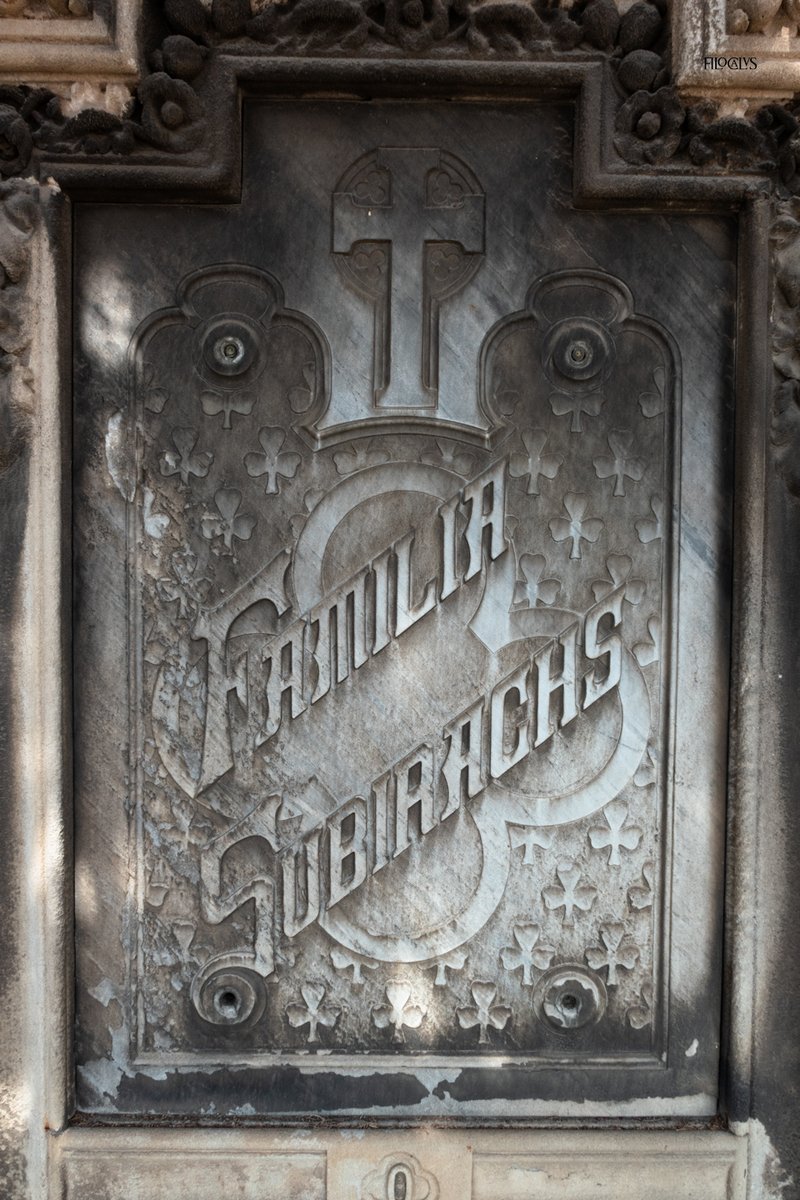 filocalus's tweet photo. 34_ Cementeri de Montjuïc (Barcelona 🇪🇸)

Work by Enric Serra and Joan Figueras.

#typelovers #modernisttypeface #typography #lettercutters #stoneengraving #stonecarving #heritage #cemetery #grave #memorial #epitaph https://t.co/dZn7VMXrPM