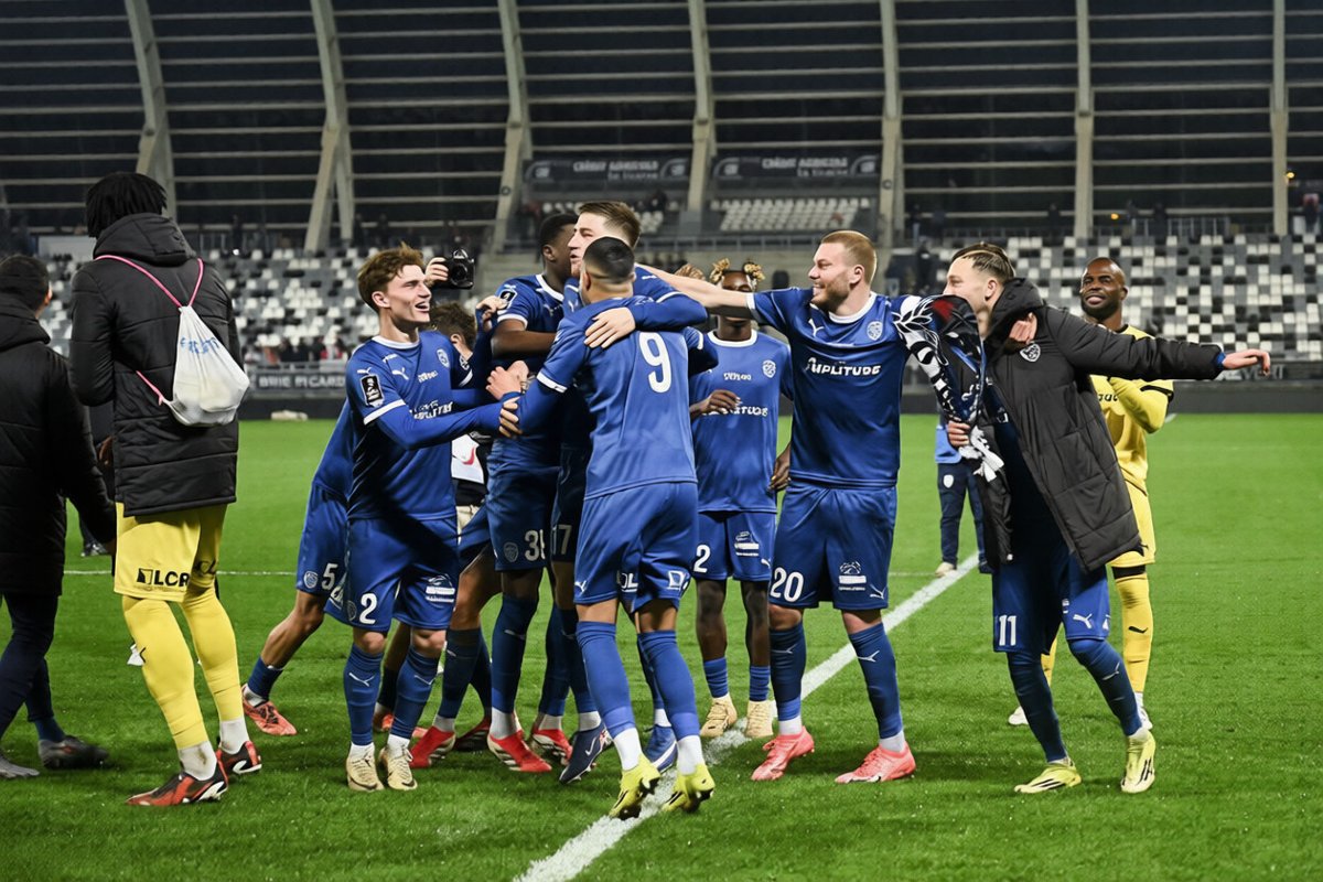 🎯 Ce qu'il faut retenir

✅
- Une solidité défensive retrouvée avec ce clean sheet.
- Les choix tactiques du coach : du 4-4-2 losange en première à un 4-4-2 à plat en seconde mi-temps.
- Grosse efficacité avec peu d'occasions.

⛔️
- Gambor suspendu face à Annecy (5 cartons).